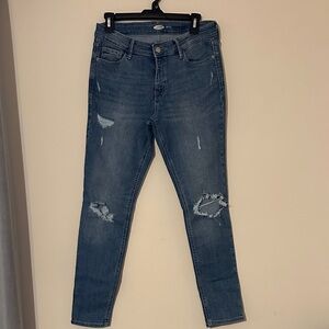 Old Navy Women's Ripped Skinny Jeans in Medium Blue
